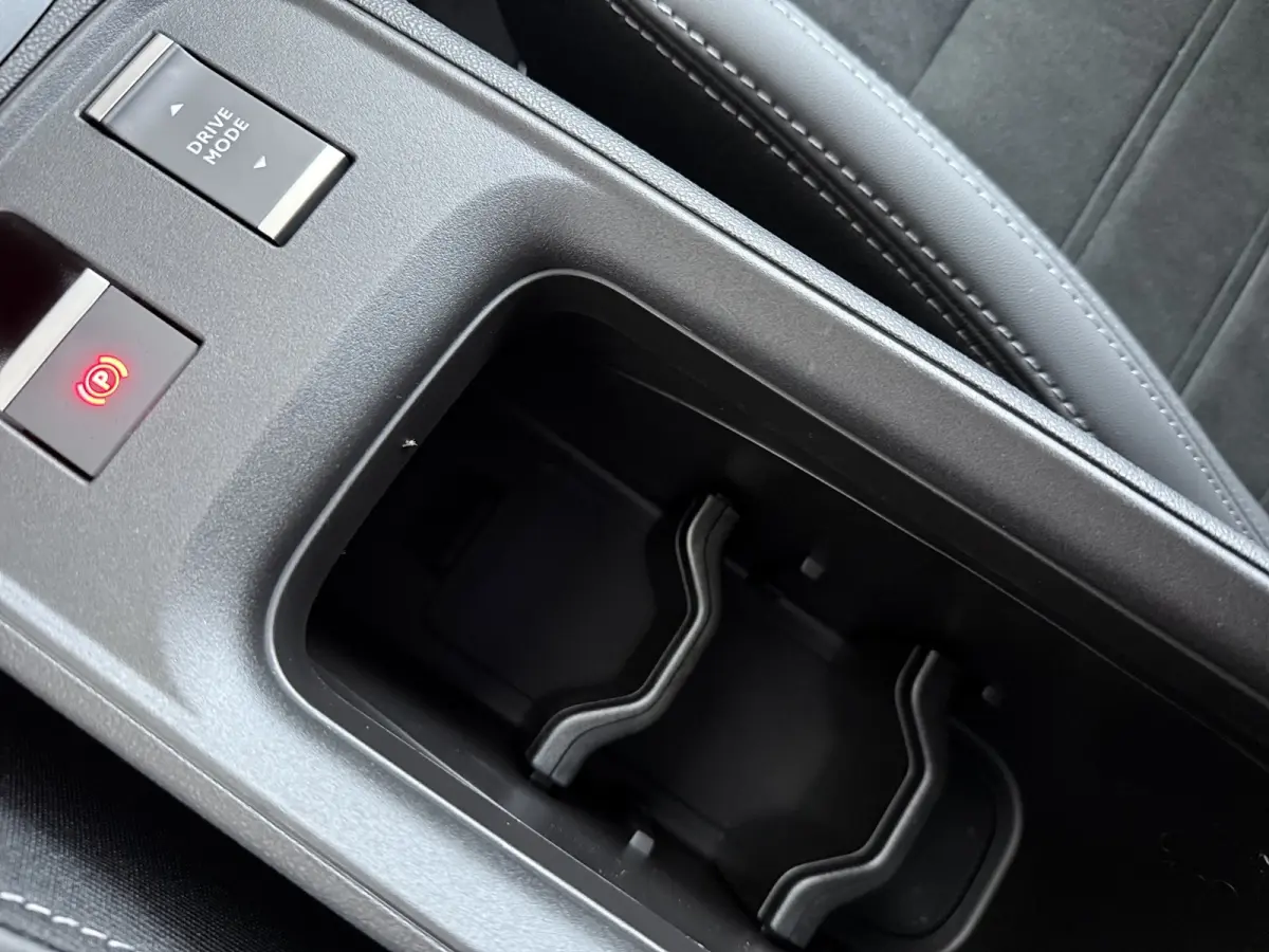 Sport | 10,25" touchscreen radio met Bluetooth, DAB & USB | Automatische airconditioning | Cruise control
