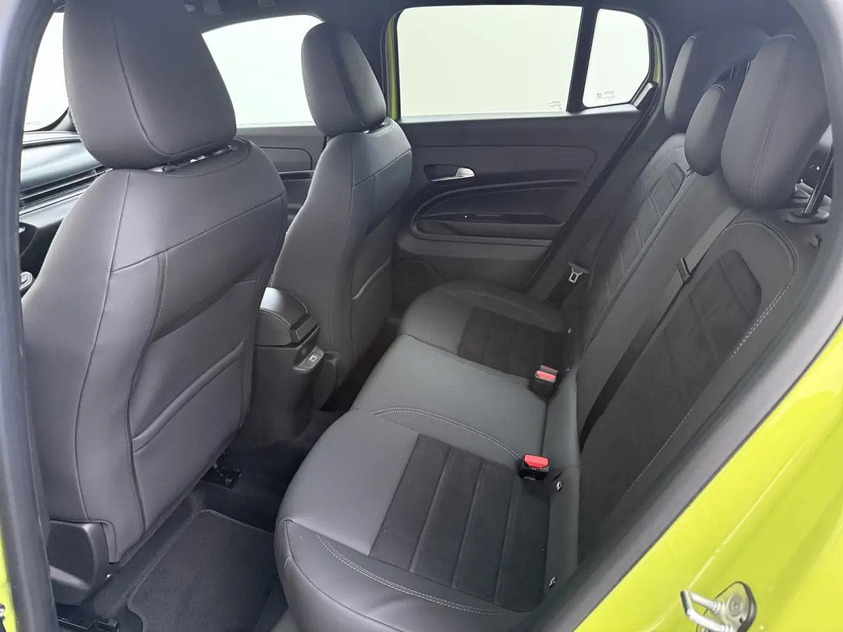 Sport | 10,25" touchscreen radio met Bluetooth, DAB & USB | Automatische airconditioning | Cruise control