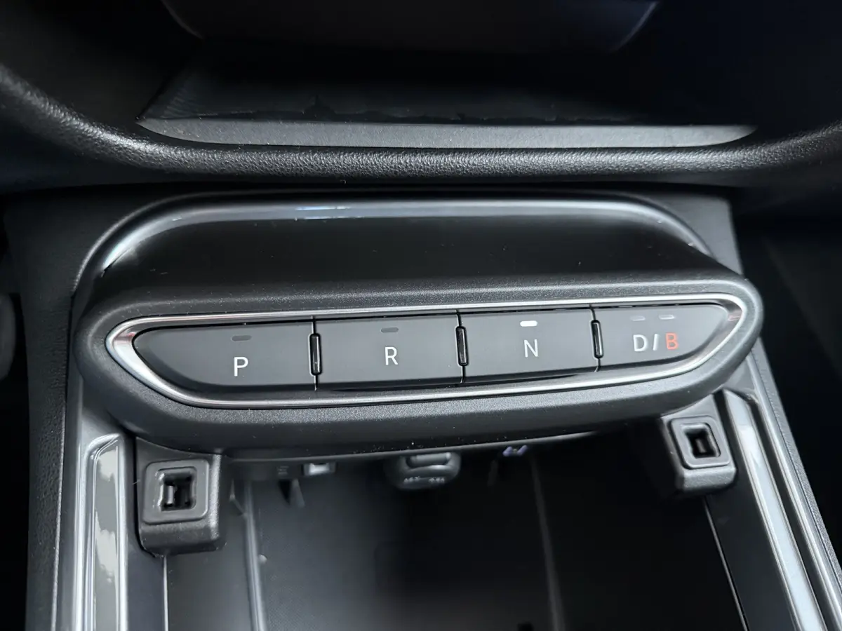 Sport | 10,25" touchscreen radio met Bluetooth, DAB & USB | Automatische airconditioning | Cruise control
