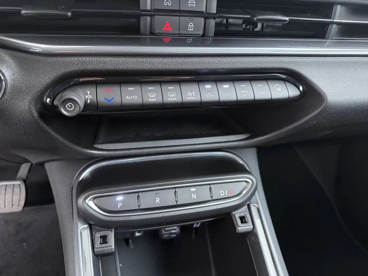 Sport | 10,25" touchscreen radio met Bluetooth, DAB & USB | Automatische airconditioning | Cruise control