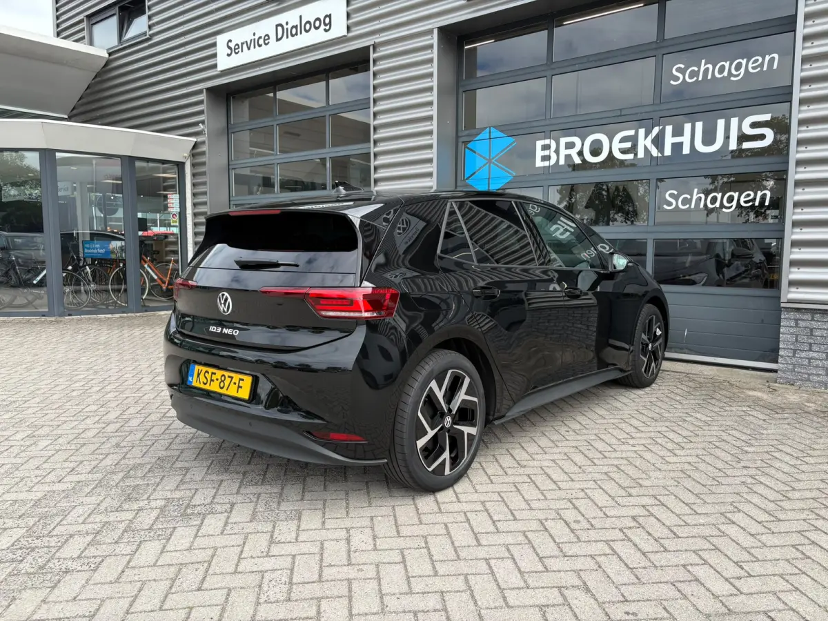 Life | Airconditioning automatisch, 2-zone (Climatronic) | Automatische afstandsregeling (Adaptive Cruise Control) | Buitenspiegels elektrisch instel-, verwarm- en inklapbaar