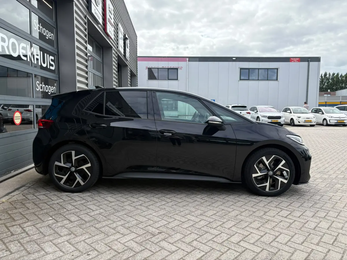 Life | Airconditioning automatisch, 2-zone (Climatronic) | Automatische afstandsregeling (Adaptive Cruise Control) | Buitenspiegels elektrisch instel-, verwarm- en inklapbaar