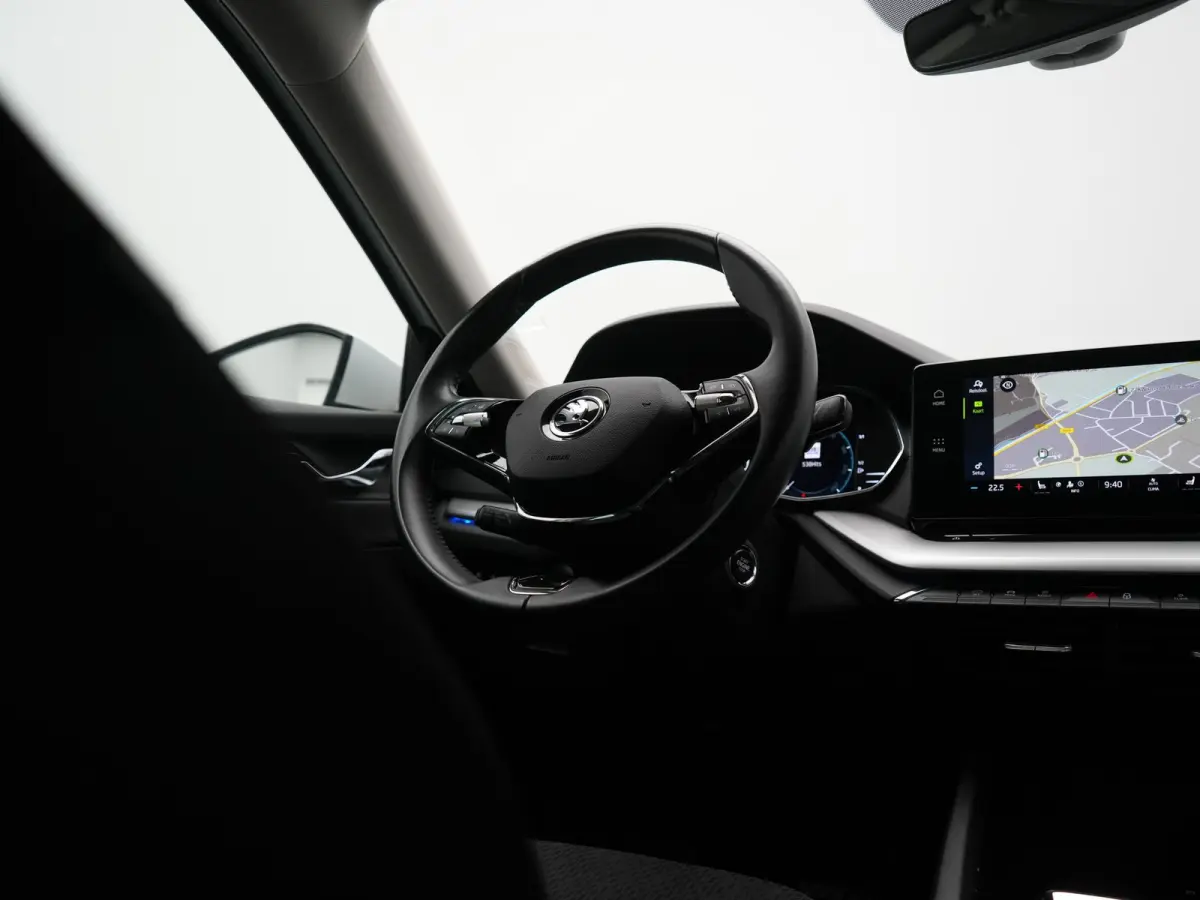 1.4 TSI iV Business Edition PHEV 204pk Dealer O.H | Trekhaak Af Fabriek | Adaptive Cruise | Camera | Stoelmassage | Sportstoelen & Stuur Verwarmd | Keyless | Sfeerverlichting | Crystal LED |