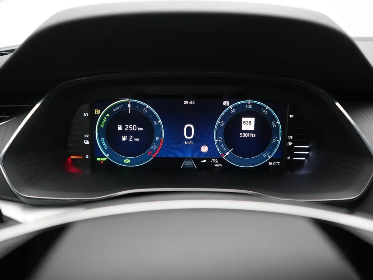 1.4 TSI iV Business Edition PHEV 204pk Dealer O.H | Trekhaak Af Fabriek | Adaptive Cruise | Camera | Stoelmassage | Sportstoelen & Stuur Verwarmd | Keyless | Sfeerverlichting | Crystal LED |