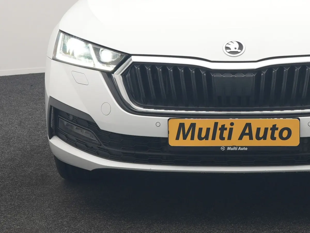 1.4 TSI iV Business Edition PHEV 204pk Dealer O.H | Trekhaak Af Fabriek | Adaptive Cruise | Camera | Stoelmassage | Sportstoelen & Stuur Verwarmd | Keyless | Sfeerverlichting | Crystal LED |