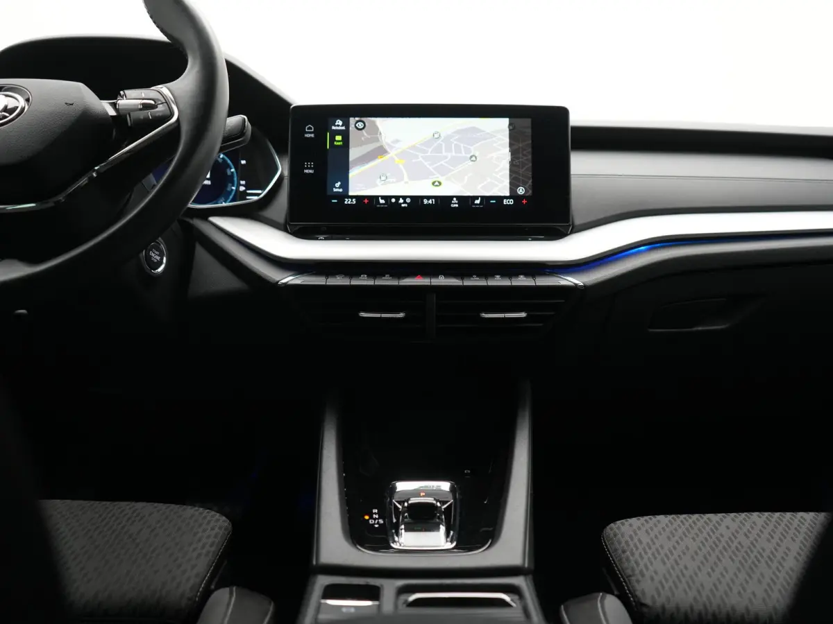 1.4 TSI iV Business Edition PHEV 204pk Dealer O.H | Trekhaak Af Fabriek | Adaptive Cruise | Camera | Stoelmassage | Sportstoelen & Stuur Verwarmd | Keyless | Sfeerverlichting | Crystal LED |