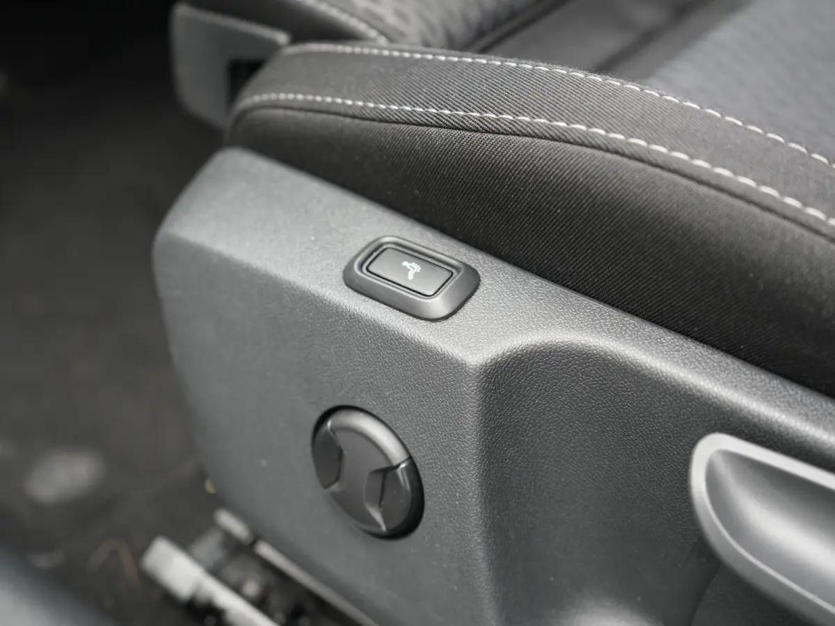 1.4 TSI iV Business Edition PHEV 204pk Dealer O.H | Trekhaak Af Fabriek | Adaptive Cruise | Camera | Stoelmassage | Sportstoelen & Stuur Verwarmd | Keyless | Sfeerverlichting | Crystal LED |