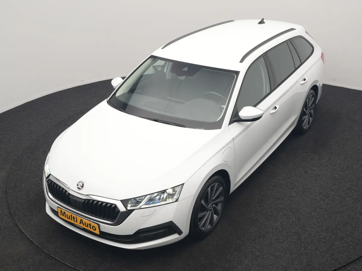 1.4 TSI iV Business Edition PHEV 204pk Dealer O.H | Trekhaak Af Fabriek | Adaptive Cruise | Camera | Stoelmassage | Sportstoelen & Stuur Verwarmd | Keyless | Sfeerverlichting | Crystal LED |