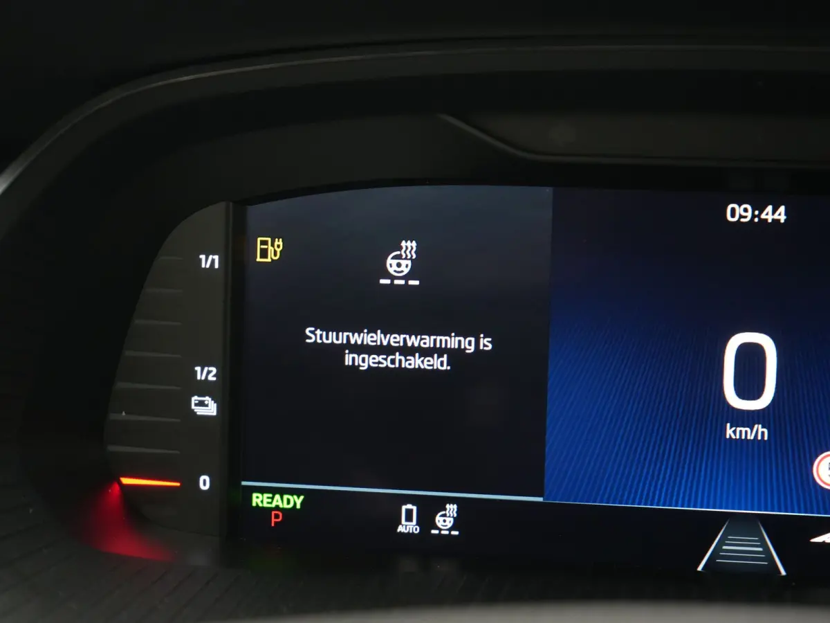 1.4 TSI iV Business Edition PHEV 204pk Dealer O.H | Trekhaak Af Fabriek | Adaptive Cruise | Camera | Stoelmassage | Sportstoelen & Stuur Verwarmd | Keyless | Sfeerverlichting | Crystal LED |