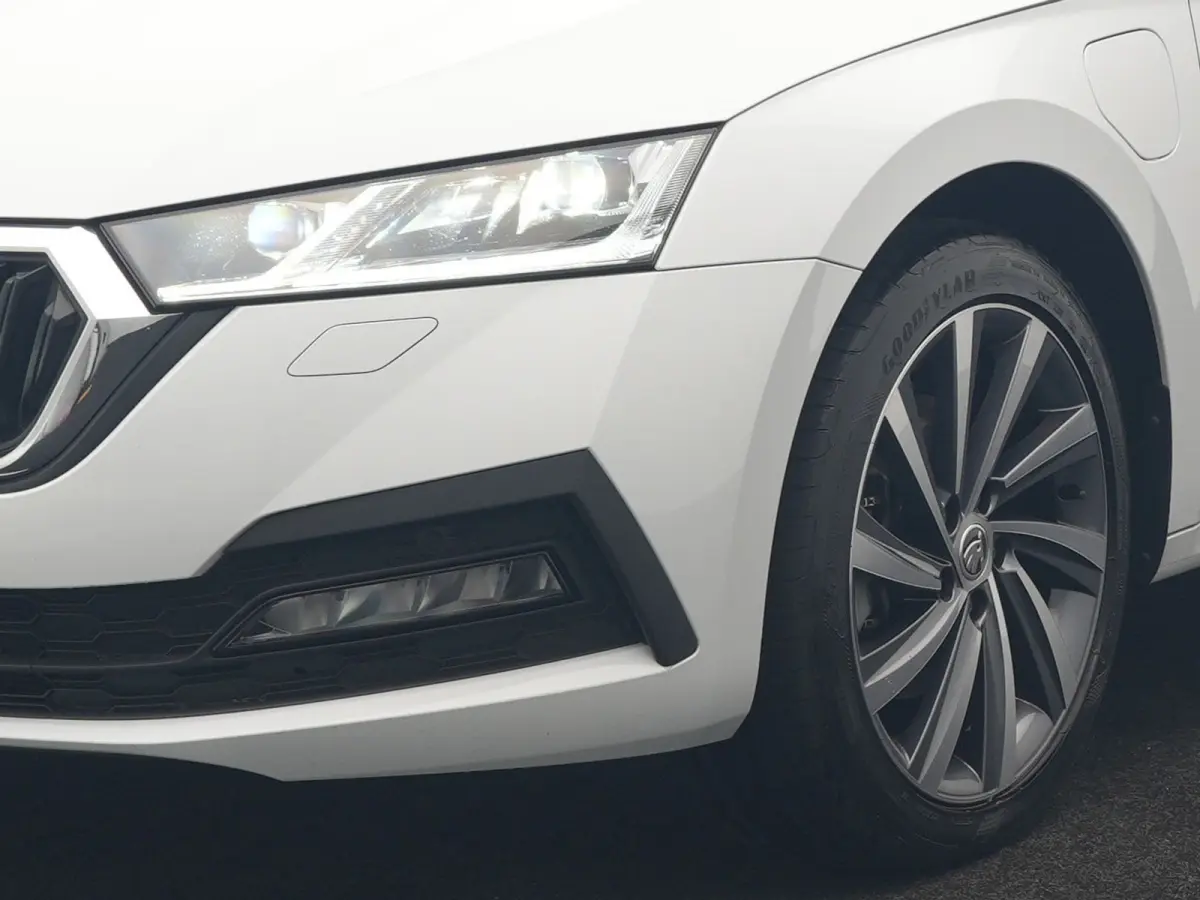 1.4 TSI iV Business Edition PHEV 204pk Dealer O.H | Trekhaak Af Fabriek | Adaptive Cruise | Camera | Stoelmassage | Sportstoelen & Stuur Verwarmd | Keyless | Sfeerverlichting | Crystal LED |