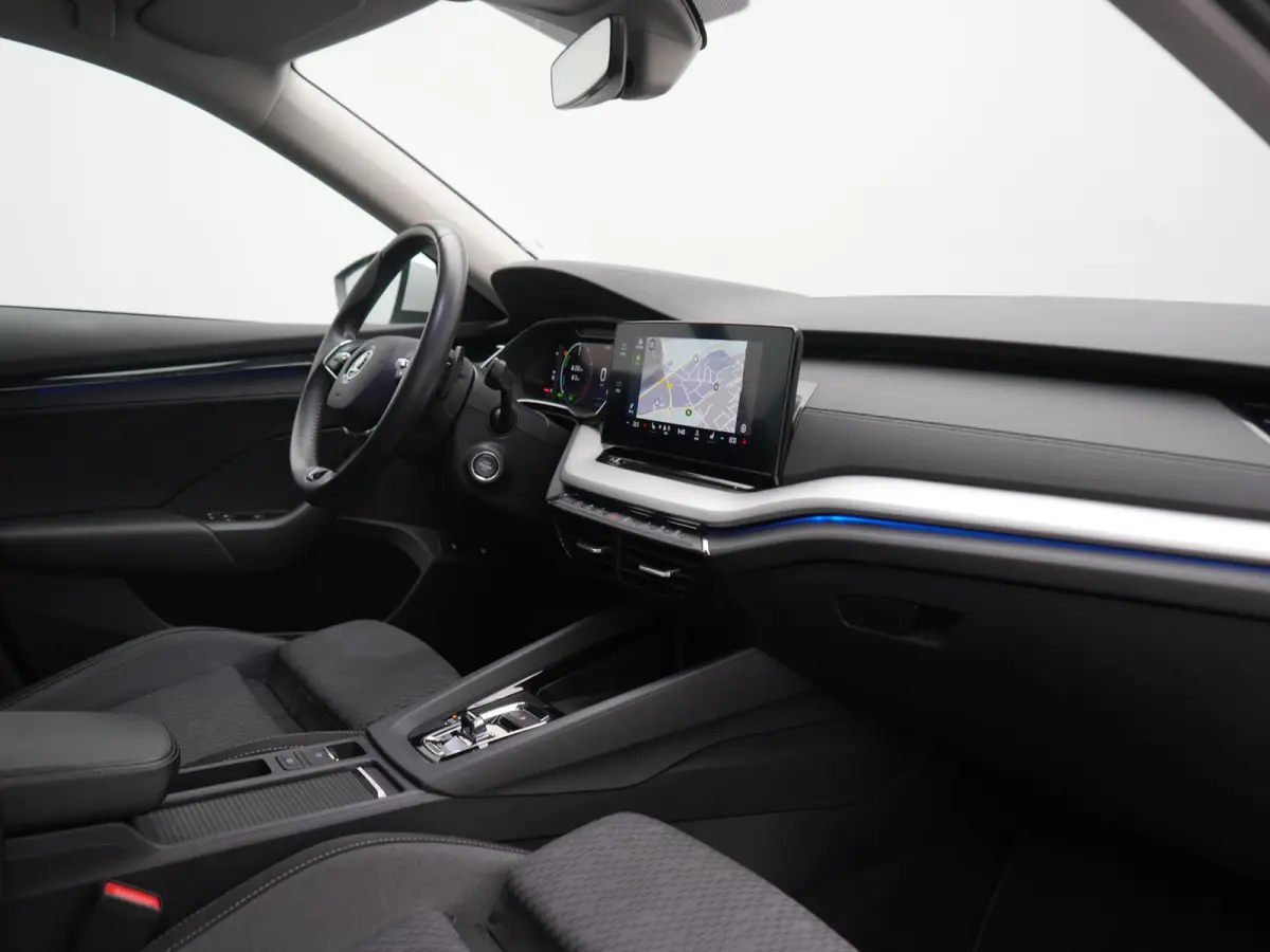 1.4 TSI iV Business Edition PHEV 204pk Dealer O.H | Trekhaak Af Fabriek | Adaptive Cruise | Camera | Stoelmassage | Sportstoelen & Stuur Verwarmd | Keyless | Sfeerverlichting | Crystal LED |