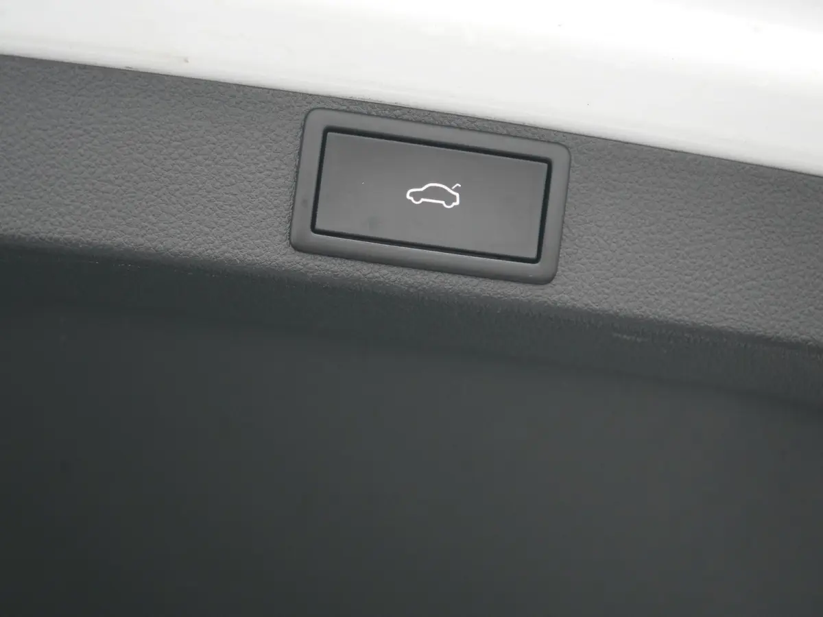 1.4 TSI iV Business Edition PHEV 204pk Dealer O.H | Trekhaak Af Fabriek | Adaptive Cruise | Camera | Stoelmassage | Sportstoelen & Stuur Verwarmd | Keyless | Sfeerverlichting | Crystal LED |