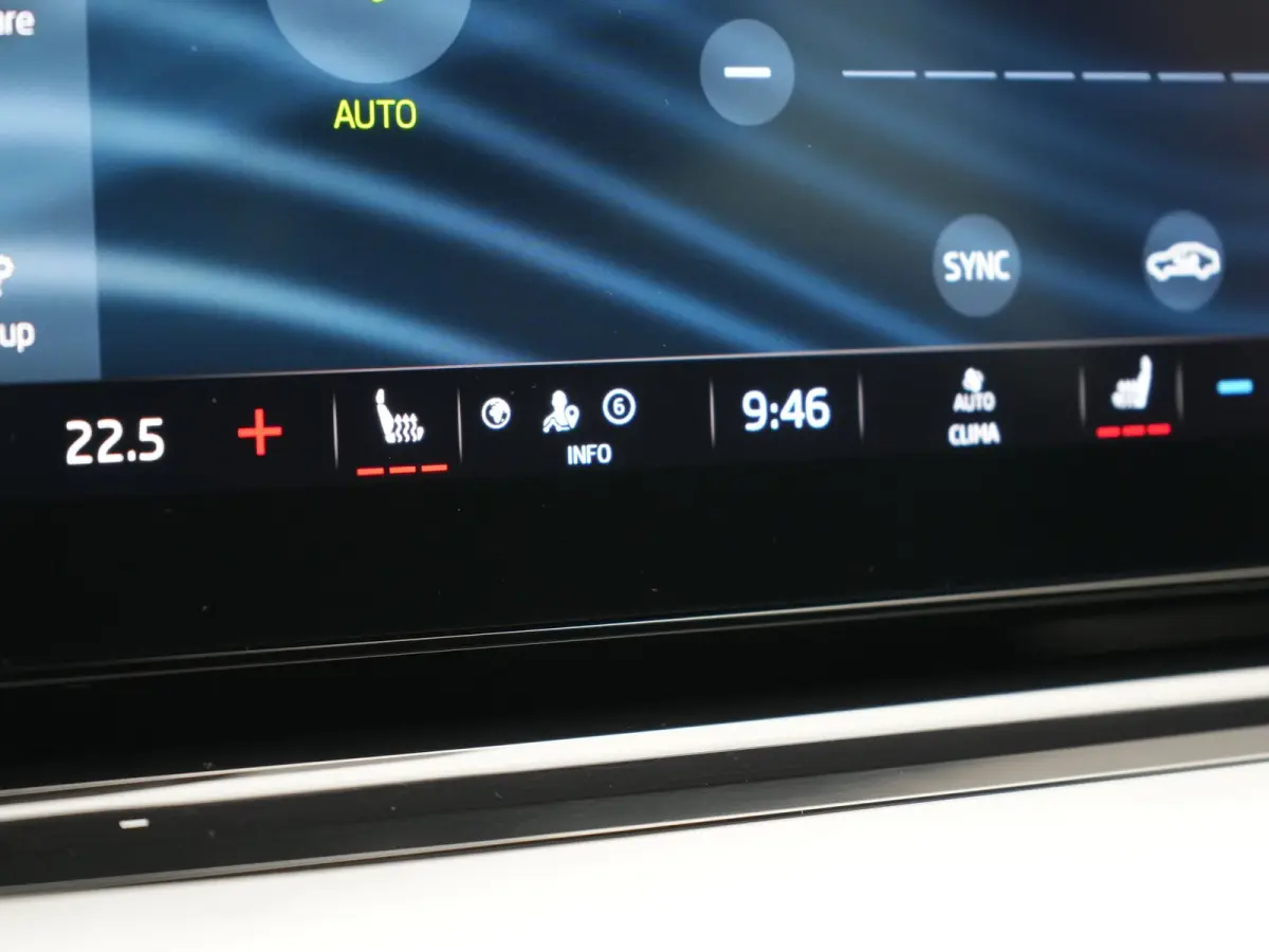 1.4 TSI iV Business Edition PHEV 204pk Dealer O.H | Trekhaak Af Fabriek | Adaptive Cruise | Camera | Stoelmassage | Sportstoelen & Stuur Verwarmd | Keyless | Sfeerverlichting | Crystal LED |