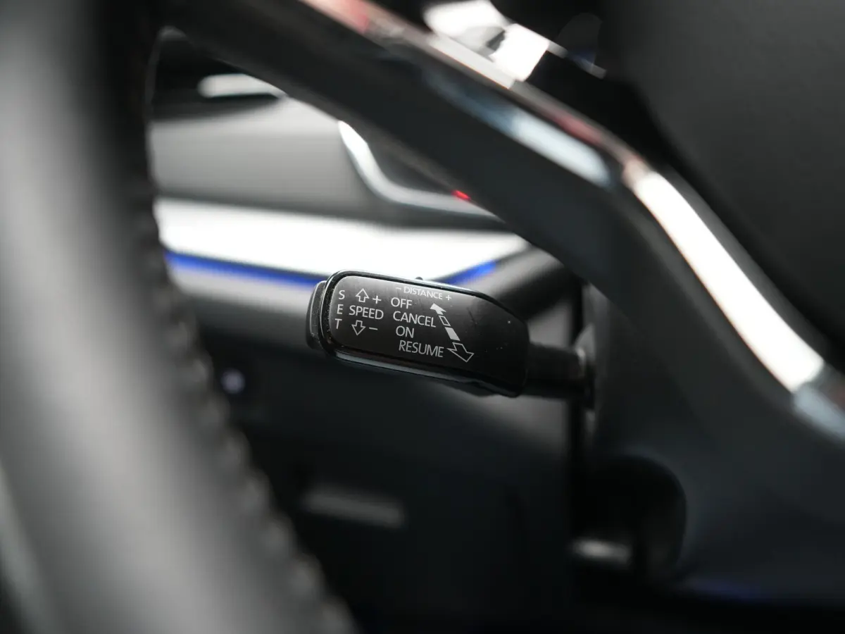 1.4 TSI iV Business Edition PHEV 204pk Dealer O.H | Trekhaak Af Fabriek | Adaptive Cruise | Camera | Stoelmassage | Sportstoelen & Stuur Verwarmd | Keyless | Sfeerverlichting | Crystal LED |