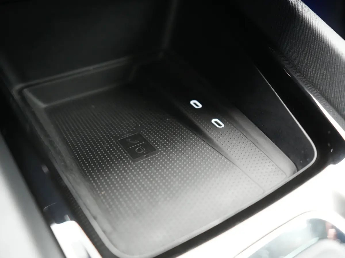 1.4 TSI iV Business Edition PHEV 204pk Dealer O.H | Trekhaak Af Fabriek | Adaptive Cruise | Camera | Stoelmassage | Sportstoelen & Stuur Verwarmd | Keyless | Sfeerverlichting | Crystal LED |