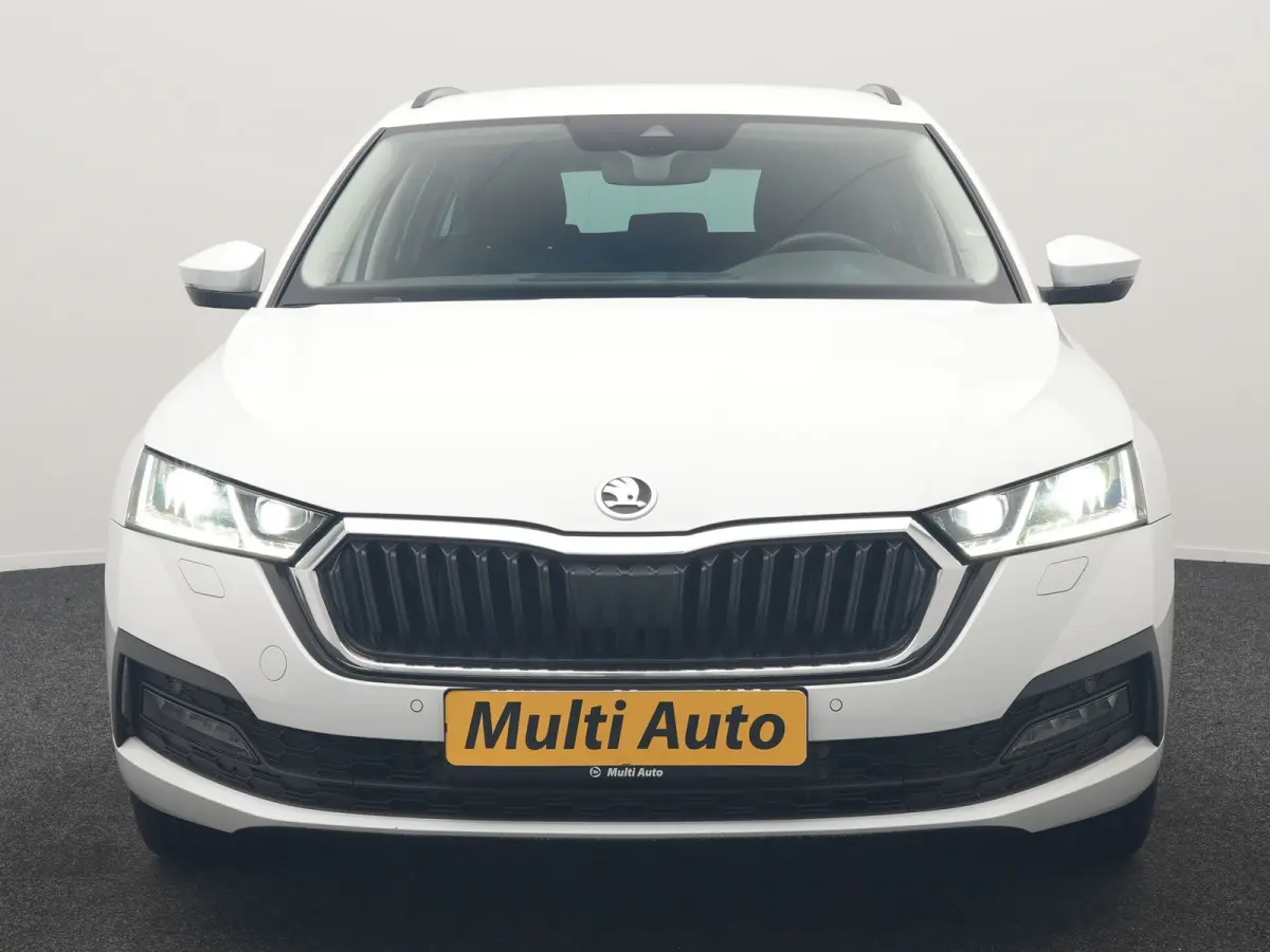 1.4 TSI iV Business Edition PHEV 204pk Dealer O.H | Trekhaak Af Fabriek | Adaptive Cruise | Camera | Stoelmassage | Sportstoelen & Stuur Verwarmd | Keyless | Sfeerverlichting | Crystal LED |