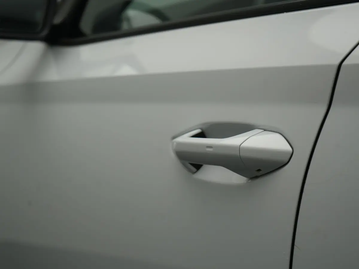 1.4 TSI iV Business Edition PHEV 204pk Dealer O.H | Trekhaak Af Fabriek | Adaptive Cruise | Camera | Stoelmassage | Sportstoelen & Stuur Verwarmd | Keyless | Sfeerverlichting | Crystal LED |