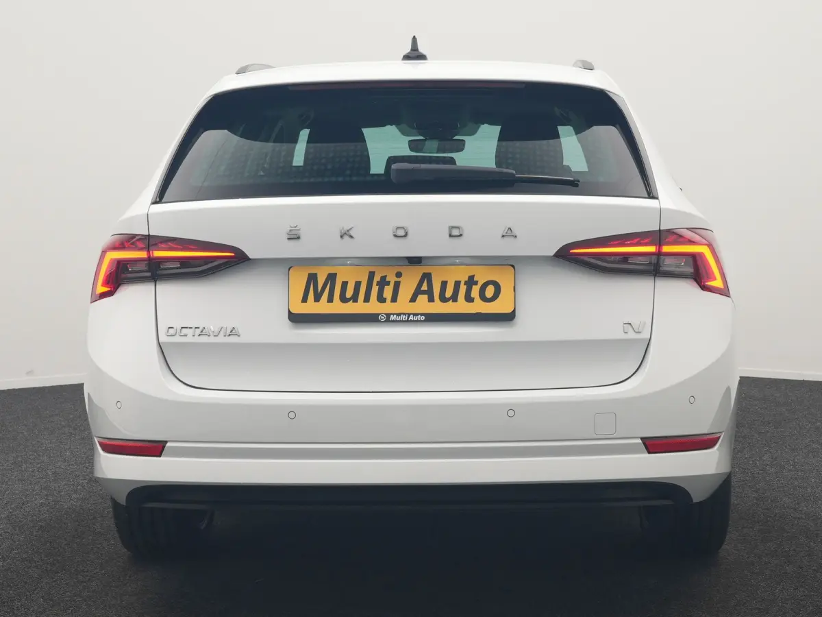 1.4 TSI iV Business Edition PHEV 204pk Dealer O.H | Trekhaak Af Fabriek | Adaptive Cruise | Camera | Stoelmassage | Sportstoelen & Stuur Verwarmd | Keyless | Sfeerverlichting | Crystal LED |