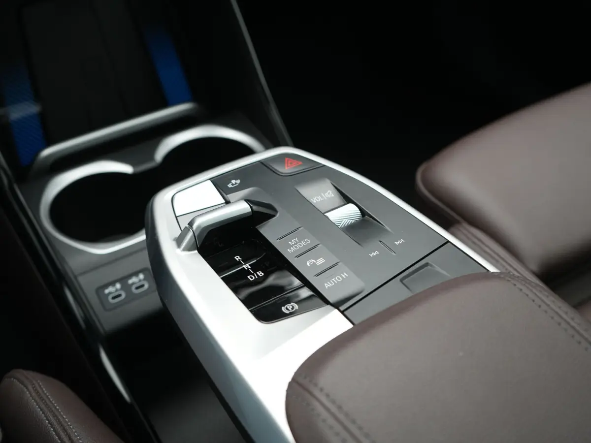 xDrive30 X Line 67 kWh 313pk Dealer O.H. | Trekhaak Af Fabriek | Panodak | Head Up | Adaptive Cruise | 360 Camera | Harman / Kardon | Lederen Sportstoelen Massage & Memory | Keyless | Sfeerv