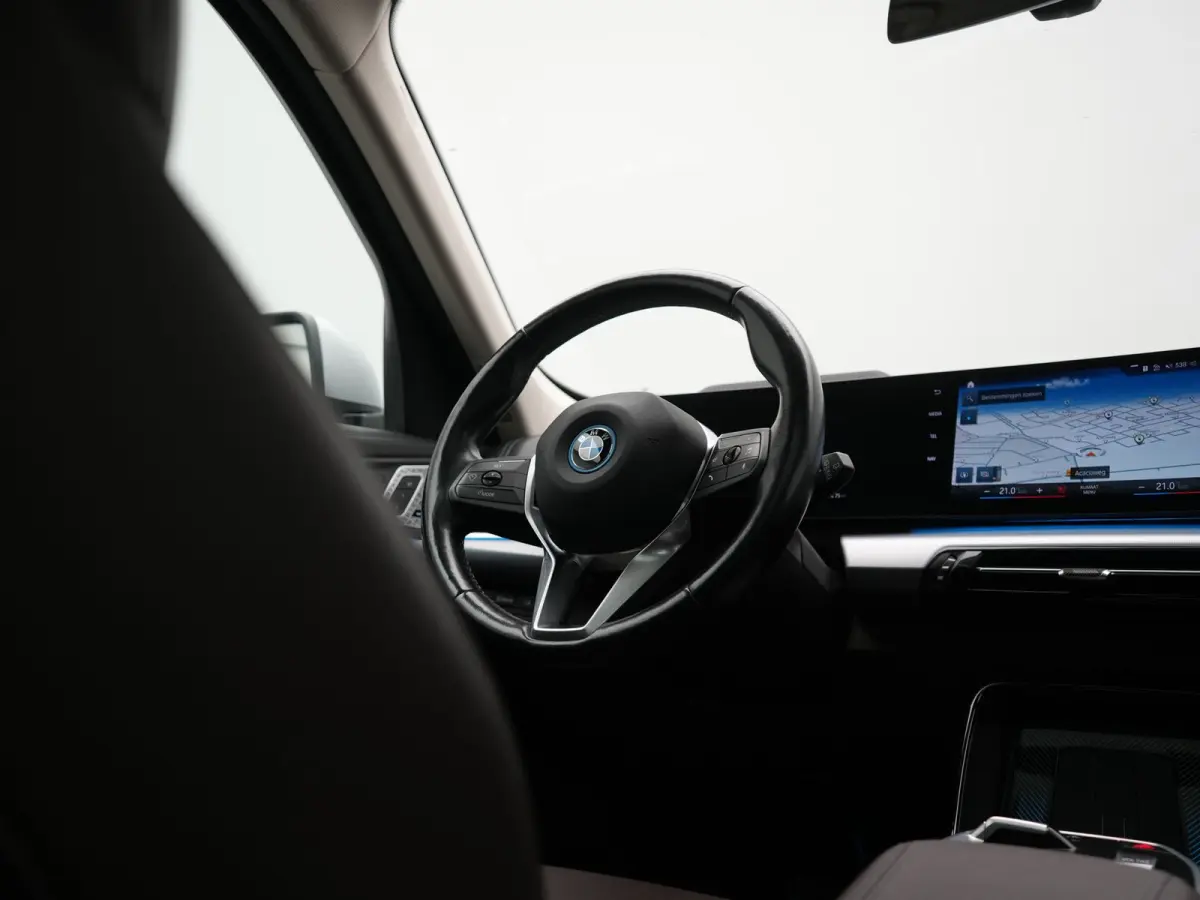 xDrive30 X Line 67 kWh 313pk Dealer O.H. | Trekhaak Af Fabriek | Panodak | Head Up | Adaptive Cruise | 360 Camera | Harman / Kardon | Lederen Sportstoelen Massage & Memory | Keyless | Sfeerv