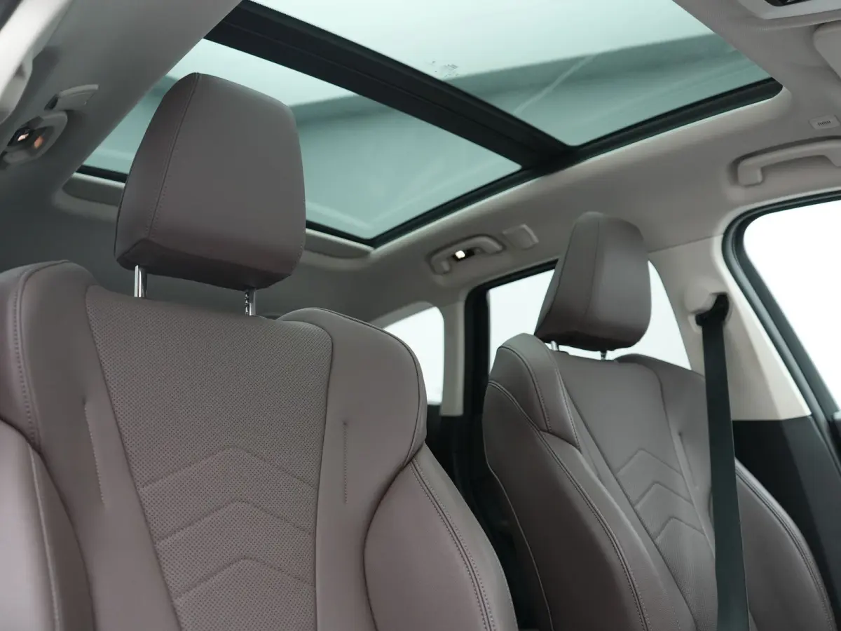 xDrive30 X Line 67 kWh 313pk Dealer O.H. | Trekhaak Af Fabriek | Panodak | Head Up | Adaptive Cruise | 360 Camera | Harman / Kardon | Lederen Sportstoelen Massage & Memory | Keyless | Sfeerv