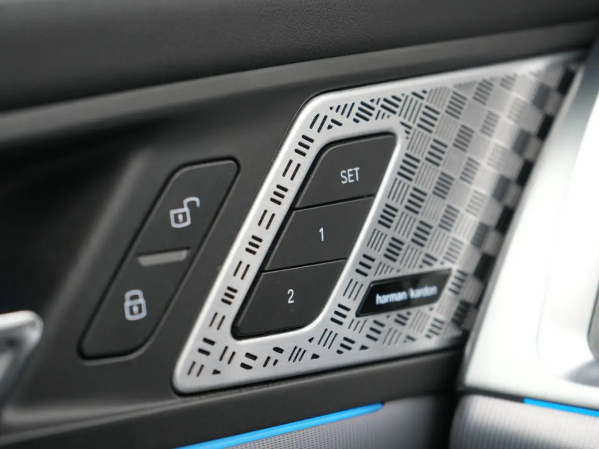 xDrive30 X Line 67 kWh 313pk Dealer O.H. | Trekhaak Af Fabriek | Panodak | Head Up | Adaptive Cruise | 360 Camera | Harman / Kardon | Lederen Sportstoelen Massage & Memory | Keyless | Sfeerv