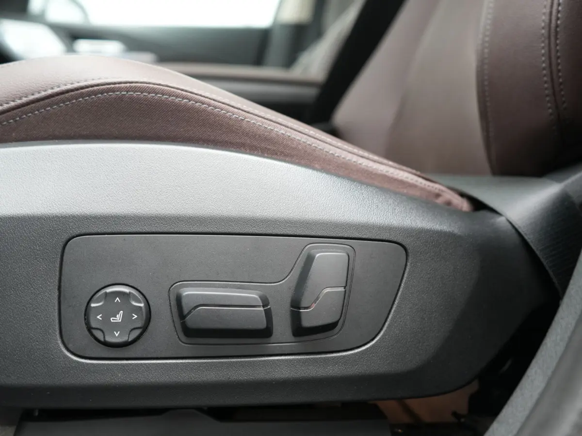 xDrive30 X Line 67 kWh 313pk Dealer O.H. | Trekhaak Af Fabriek | Panodak | Head Up | Adaptive Cruise | 360 Camera | Harman / Kardon | Lederen Sportstoelen Massage & Memory | Keyless | Sfeerv