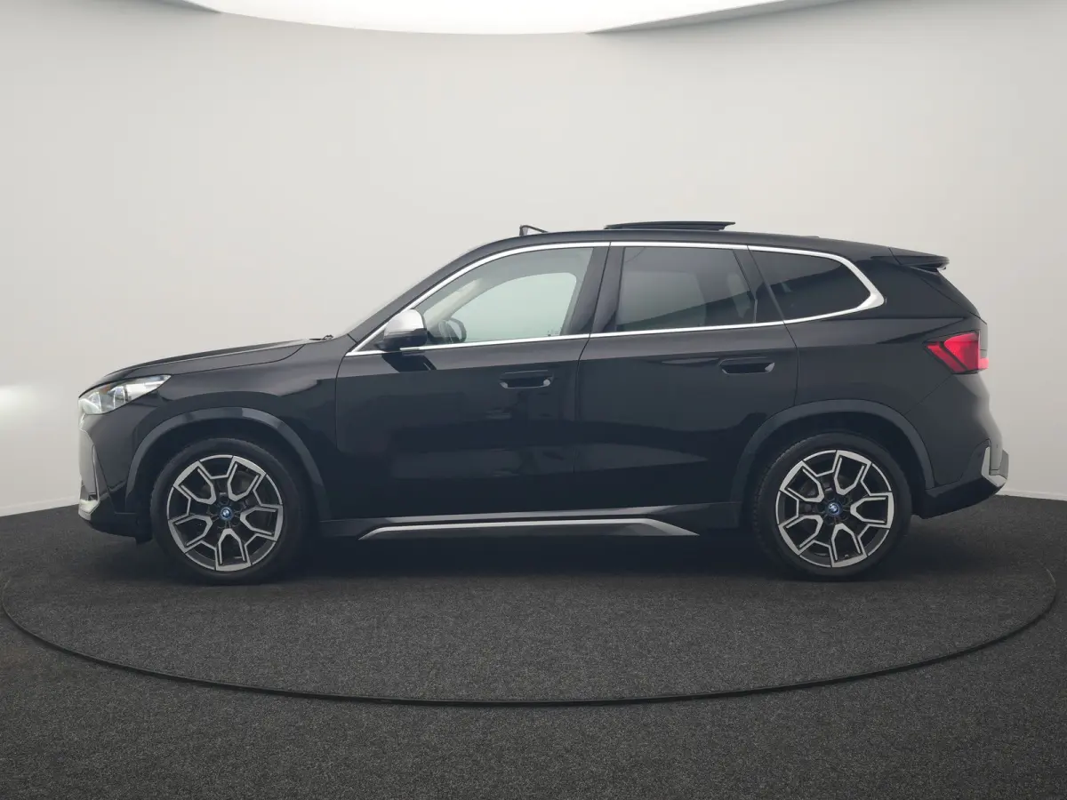 xDrive30 X Line 67 kWh 313pk Dealer O.H. | Trekhaak Af Fabriek | Panodak | Head Up | Adaptive Cruise | 360 Camera | Harman / Kardon | Lederen Sportstoelen Massage & Memory | Keyless | Sfeerv