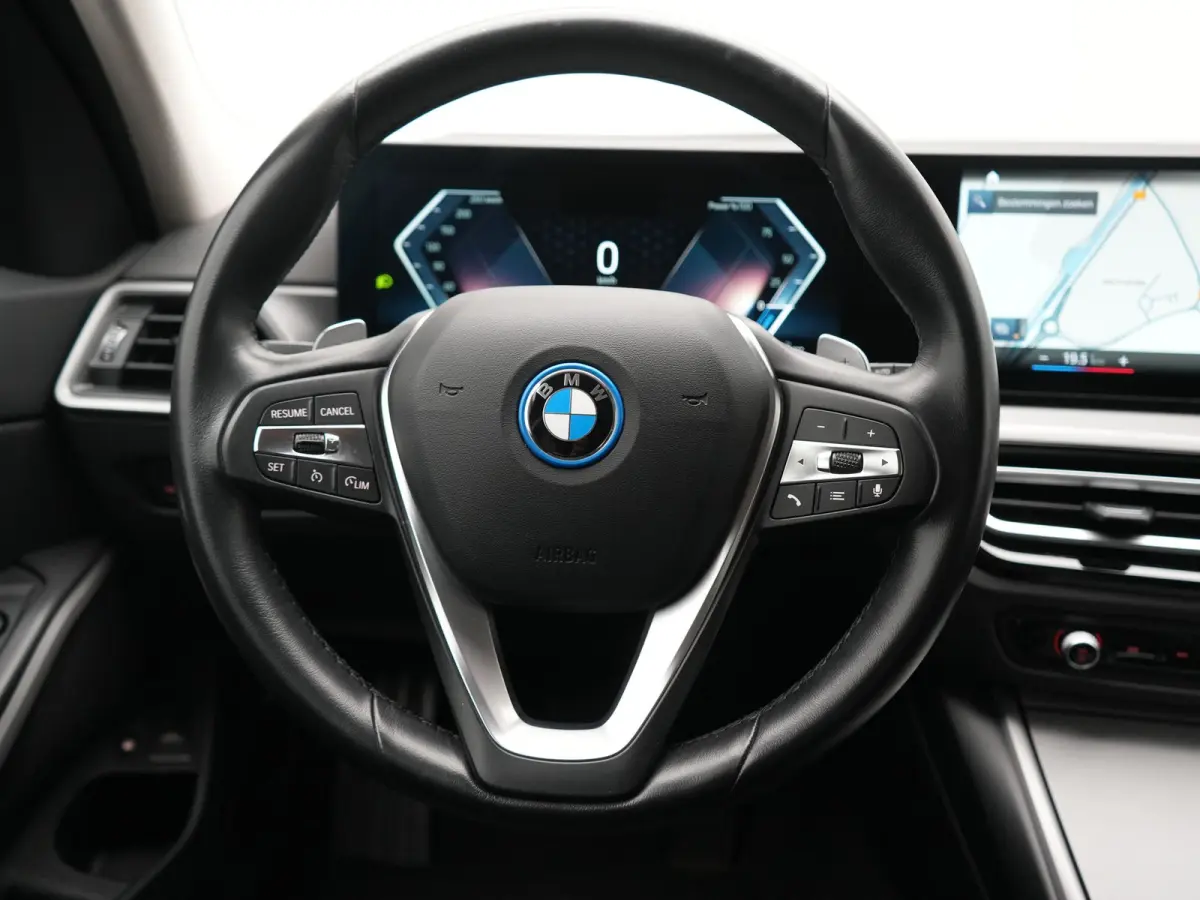 320e Facelift 204pk PHEV Dealer O.H. | Dravitgrau metallic | Head Up | Camera | Widescreen Navi | Stoelverwarming | Apple Carplay | Blis | Adaptive LED | Park Assist | DAB | Plug In Hybrid |