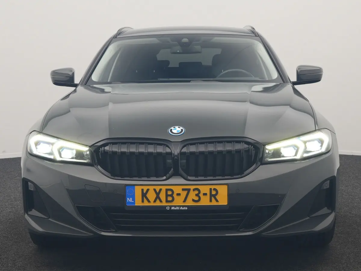 320e Facelift 204pk PHEV Dealer O.H. | Dravitgrau metallic | Head Up | Camera | Widescreen Navi | Stoelverwarming | Apple Carplay | Blis | Adaptive LED | Park Assist | DAB | Plug In Hybrid |