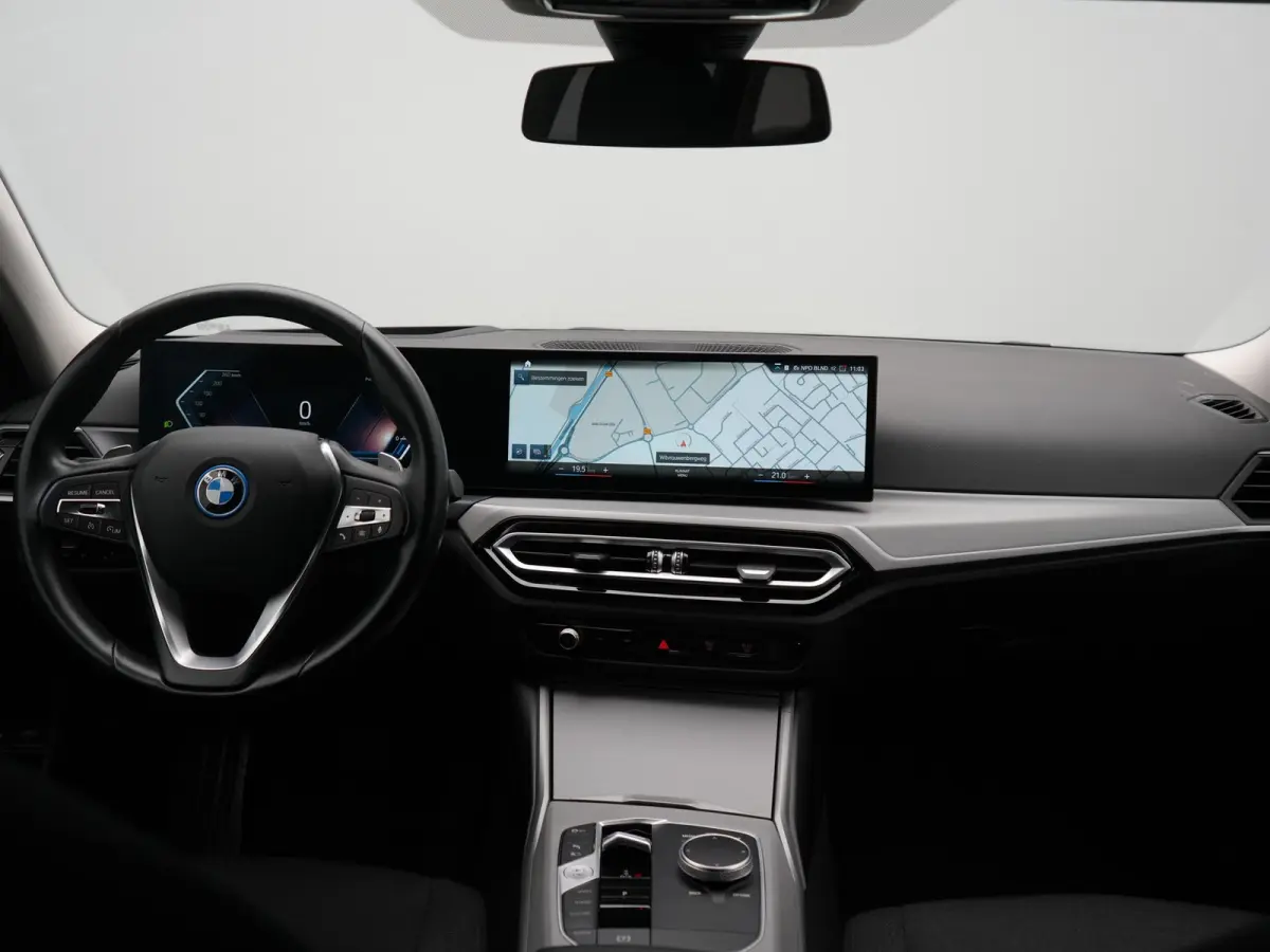 320e Facelift 204pk PHEV Dealer O.H. | Dravitgrau metallic | Head Up | Camera | Widescreen Navi | Stoelverwarming | Apple Carplay | Blis | Adaptive LED | Park Assist | DAB | Plug In Hybrid |