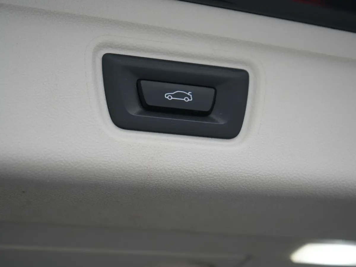 320e Facelift 204pk PHEV Dealer O.H. | Dravitgrau metallic | Head Up | Camera | Widescreen Navi | Stoelverwarming | Apple Carplay | Blis | Adaptive LED | Park Assist | DAB | Plug In Hybrid |