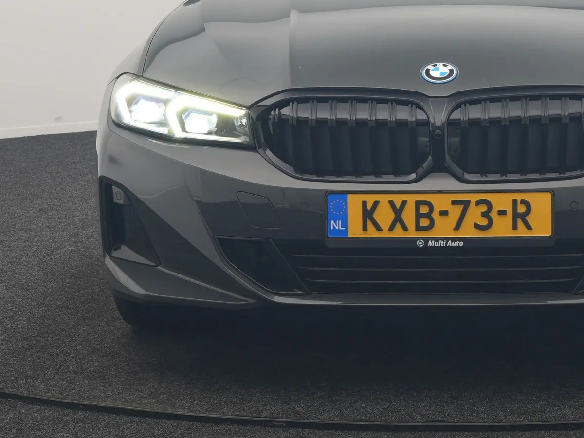 320e Facelift 204pk PHEV Dealer O.H. | Dravitgrau metallic | Head Up | Camera | Widescreen Navi | Stoelverwarming | Apple Carplay | Blis | Adaptive LED | Park Assist | DAB | Plug In Hybrid |