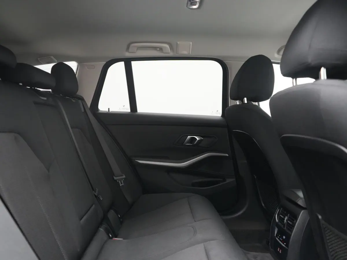 320e Facelift 204pk PHEV Dealer O.H. | Dravitgrau metallic | Head Up | Camera | Widescreen Navi | Stoelverwarming | Apple Carplay | Blis | Adaptive LED | Park Assist | DAB | Plug In Hybrid |