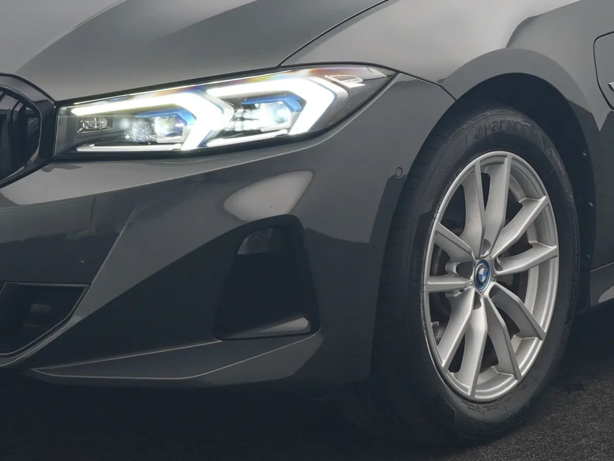 320e Facelift 204pk PHEV Dealer O.H. | Dravitgrau metallic | Head Up | Camera | Widescreen Navi | Stoelverwarming | Apple Carplay | Blis | Adaptive LED | Park Assist | DAB | Plug In Hybrid |
