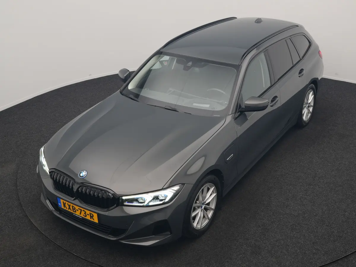 320e Facelift 204pk PHEV Dealer O.H. | Dravitgrau metallic | Head Up | Camera | Widescreen Navi | Stoelverwarming | Apple Carplay | Blis | Adaptive LED | Park Assist | DAB | Plug In Hybrid |