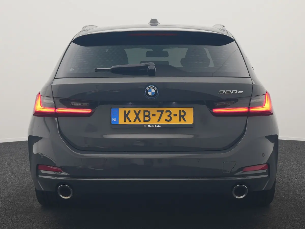 320e Facelift 204pk PHEV Dealer O.H. | Dravitgrau metallic | Head Up | Camera | Widescreen Navi | Stoelverwarming | Apple Carplay | Blis | Adaptive LED | Park Assist | DAB | Plug In Hybrid |