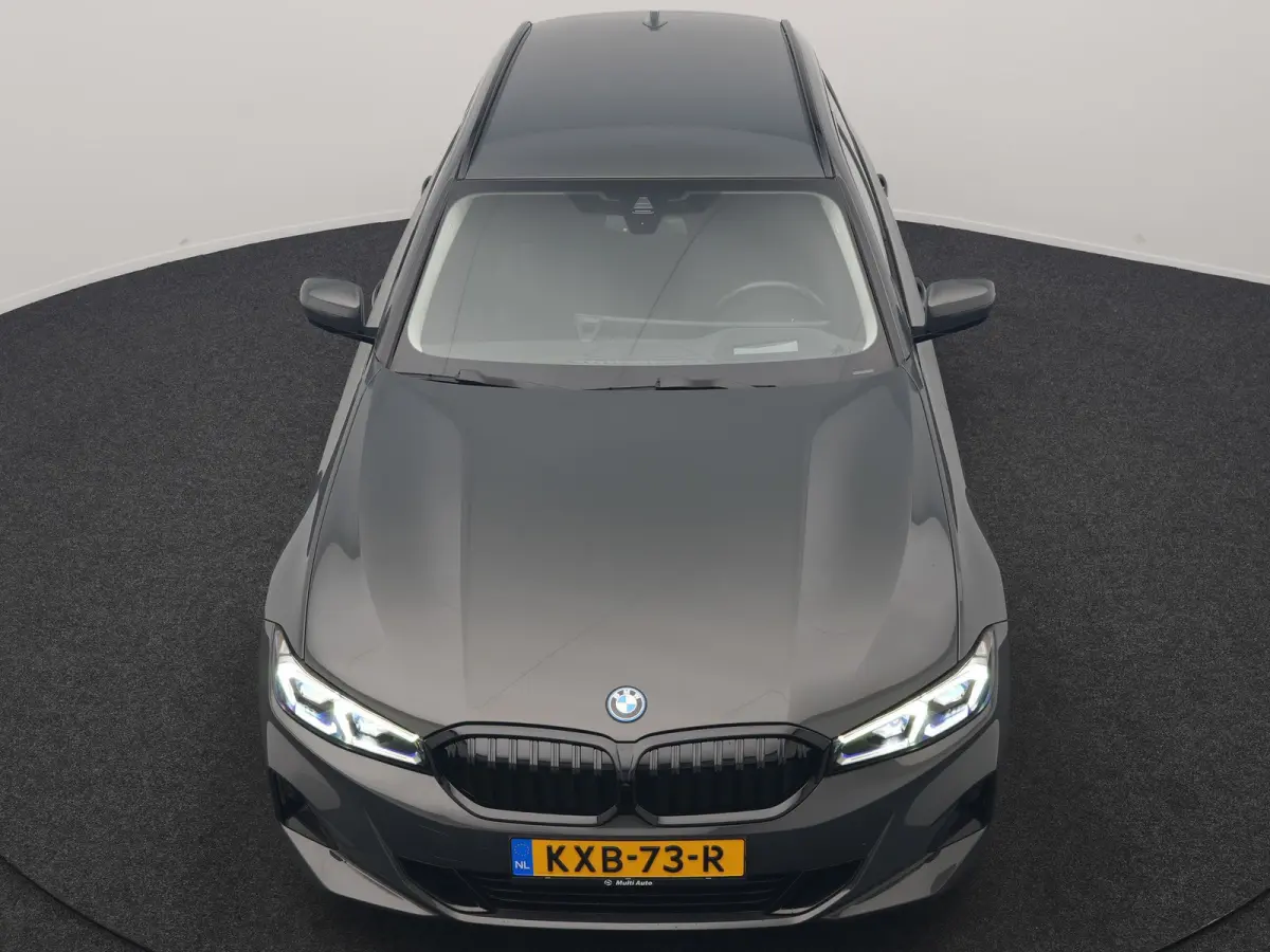 320e Facelift 204pk PHEV Dealer O.H. | Dravitgrau metallic | Head Up | Camera | Widescreen Navi | Stoelverwarming | Apple Carplay | Blis | Adaptive LED | Park Assist | DAB | Plug In Hybrid |