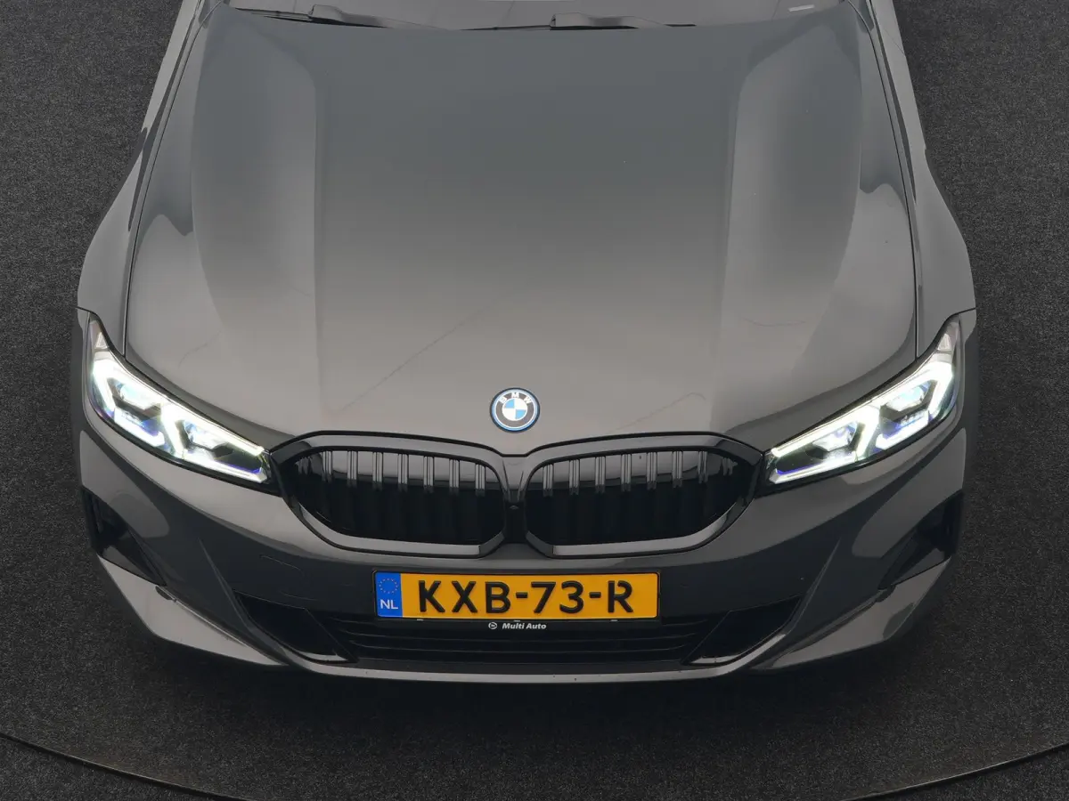 320e Facelift 204pk PHEV Dealer O.H. | Dravitgrau metallic | Head Up | Camera | Widescreen Navi | Stoelverwarming | Apple Carplay | Blis | Adaptive LED | Park Assist | DAB | Plug In Hybrid |