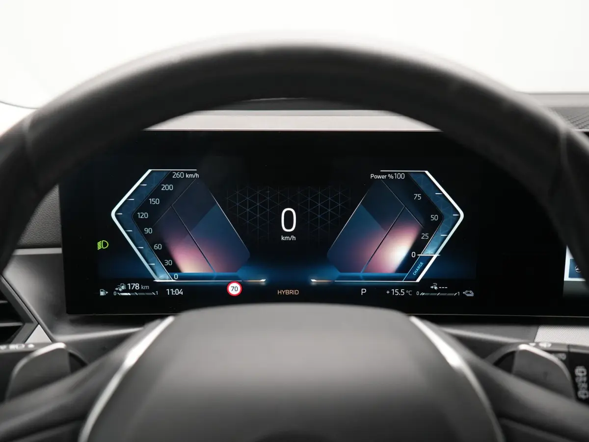 320e Facelift 204pk PHEV Dealer O.H. | Dravitgrau metallic | Head Up | Camera | Widescreen Navi | Stoelverwarming | Apple Carplay | Blis | Adaptive LED | Park Assist | DAB | Plug In Hybrid |