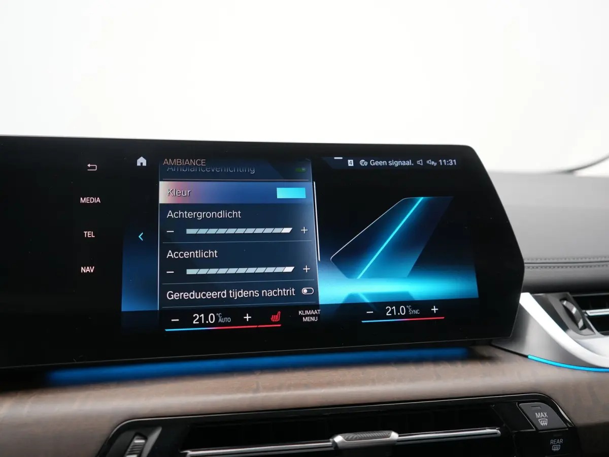 225e xDrive Luxury Line PHEV 245pk Dealer O.H. | Trekhaak Af Fabriek | Adaptive Cruise | 360 Camera | Head Up | Lederen Sportstoelen Verwarmd | Sfeerverichting | Keyless | Blis | Apple Carpl