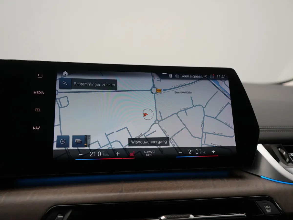 225e xDrive Luxury Line PHEV 245pk Dealer O.H. | Trekhaak Af Fabriek | Adaptive Cruise | 360 Camera | Head Up | Lederen Sportstoelen Verwarmd | Sfeerverichting | Keyless | Blis | Apple Carpl