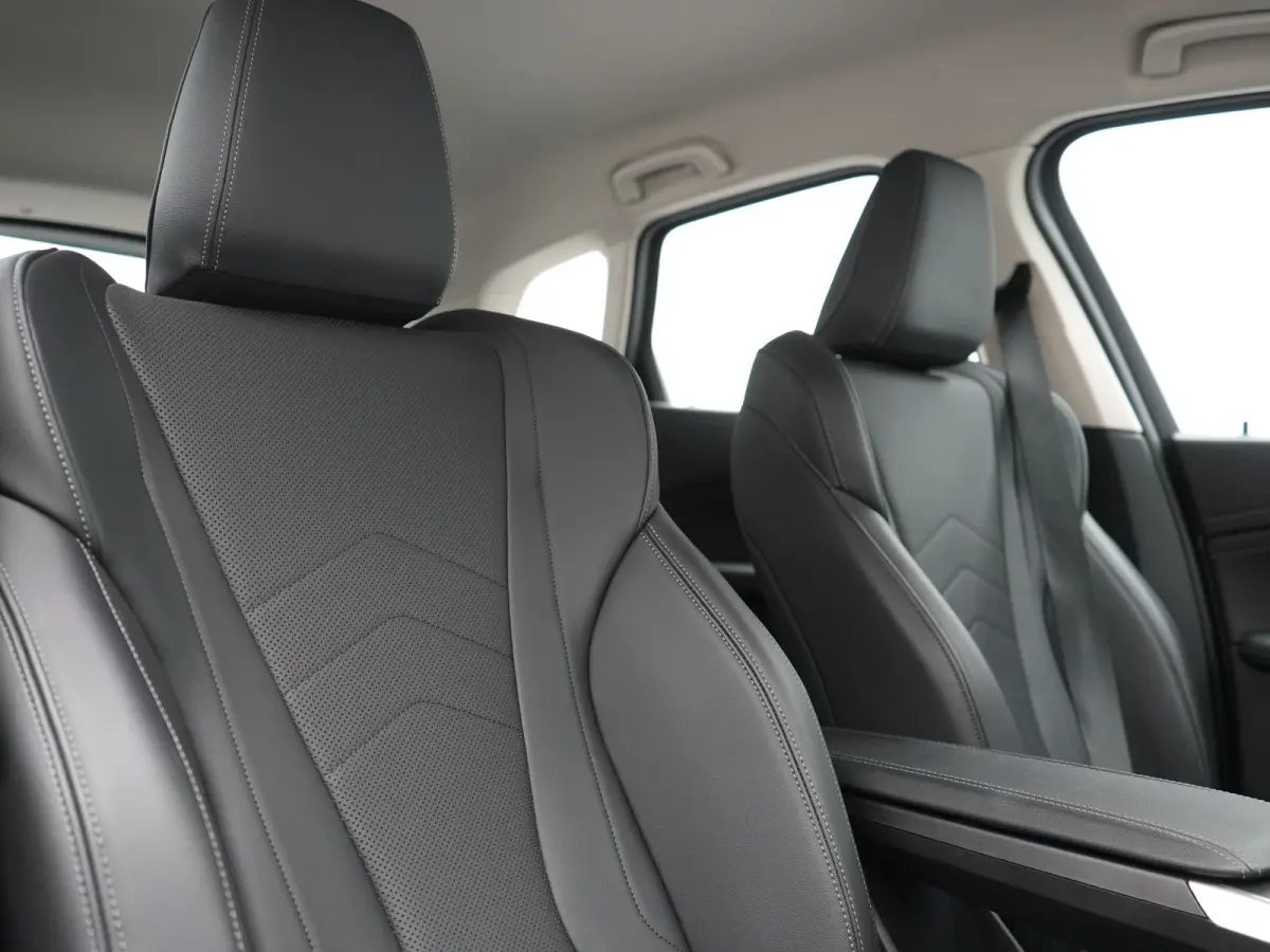 225e xDrive Luxury Line PHEV 245pk Dealer O.H. | Trekhaak Af Fabriek | Adaptive Cruise | 360 Camera | Head Up | Lederen Sportstoelen Verwarmd | Sfeerverichting | Keyless | Blis | Apple Carpl