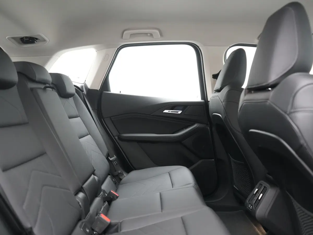 225e xDrive Luxury Line PHEV 245pk Dealer O.H. | Trekhaak Af Fabriek | Adaptive Cruise | 360 Camera | Head Up | Lederen Sportstoelen Verwarmd | Sfeerverichting | Keyless | Blis | Apple Carpl