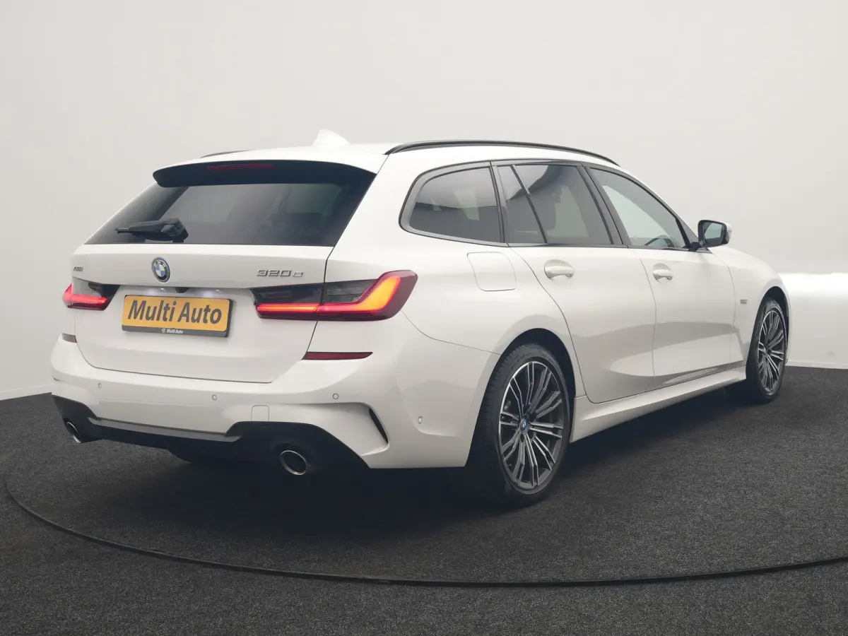 320e xDrive M Sport PHEV Dealer O.H. | Camera | Alcantara Sportstoelen & Stuur Verwarmd | Sfeerverlichting | Keyless | Blis | Apple Carplay | Navigatie | DAB | 18"L.M | Plug In Hybrid |