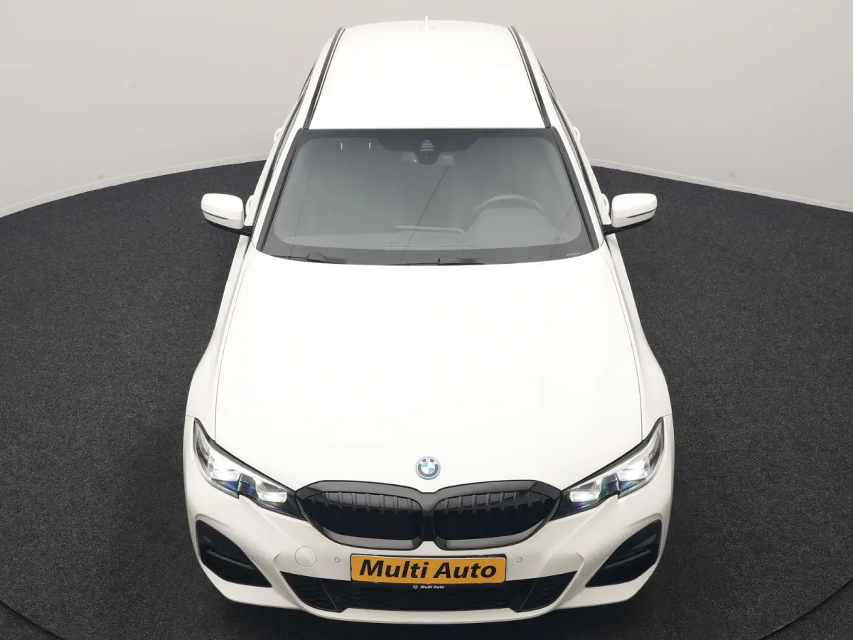 320e xDrive M Sport PHEV Dealer O.H. | Camera | Alcantara Sportstoelen & Stuur Verwarmd | Sfeerverlichting | Keyless | Blis | Apple Carplay | Navigatie | DAB | 18"L.M | Plug In Hybrid |