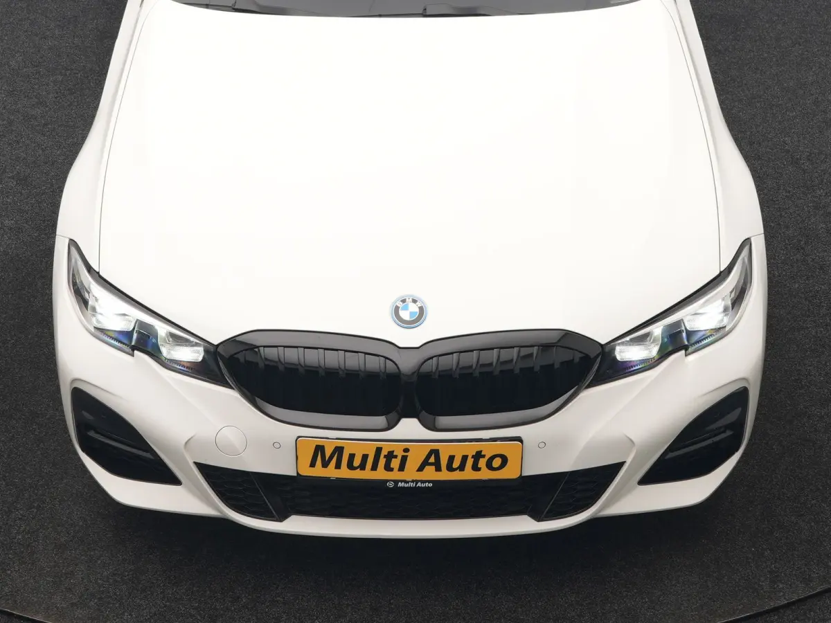 320e xDrive M Sport PHEV Dealer O.H. | Camera | Alcantara Sportstoelen & Stuur Verwarmd | Sfeerverlichting | Keyless | Blis | Apple Carplay | Navigatie | DAB | 18"L.M | Plug In Hybrid |