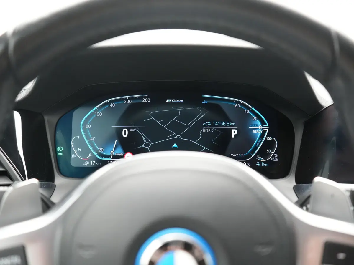 320e xDrive M Sport PHEV Dealer O.H. | Camera | Alcantara Sportstoelen & Stuur Verwarmd | Sfeerverlichting | Keyless | Blis | Apple Carplay | Navigatie | DAB | 18"L.M | Plug In Hybrid |