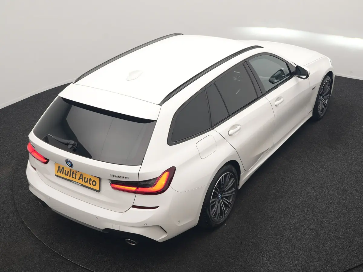 320e xDrive M Sport PHEV Dealer O.H. | Camera | Alcantara Sportstoelen & Stuur Verwarmd | Sfeerverlichting | Keyless | Blis | Apple Carplay | Navigatie | DAB | 18"L.M | Plug In Hybrid |