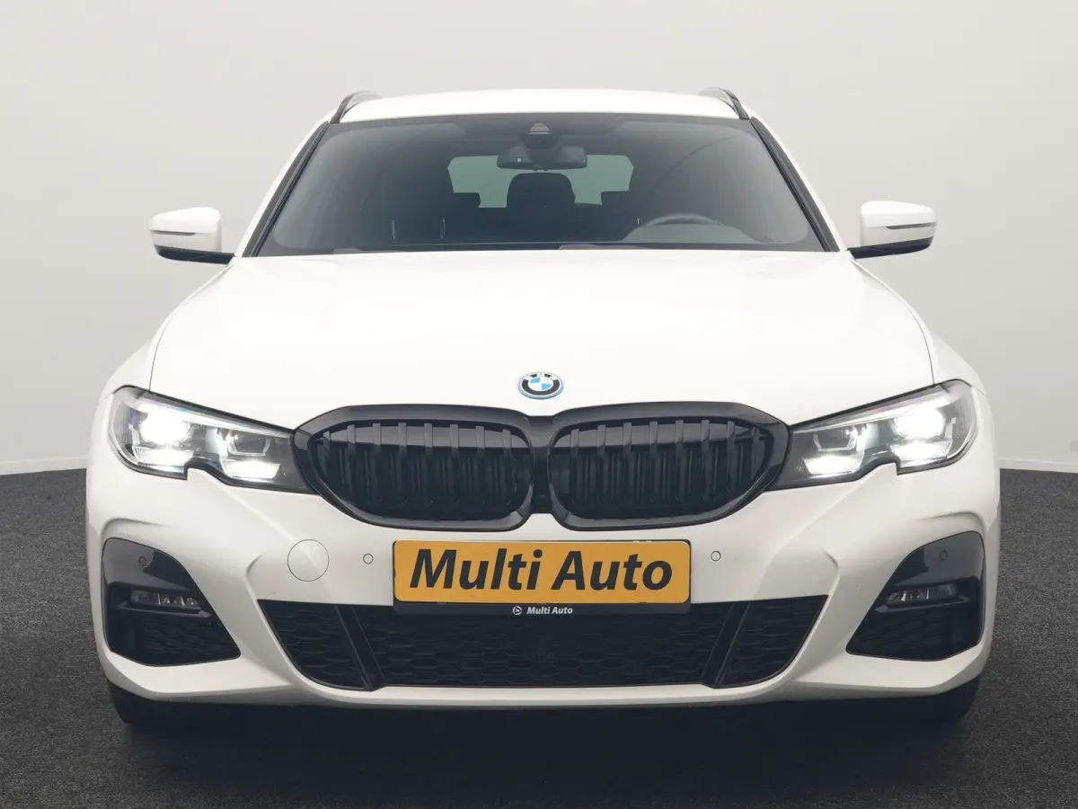 320e xDrive M Sport PHEV Dealer O.H. | Camera | Alcantara Sportstoelen & Stuur Verwarmd | Sfeerverlichting | Keyless | Blis | Apple Carplay | Navigatie | DAB | 18"L.M | Plug In Hybrid |